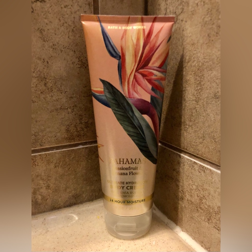 Bahamas Passionfruit, Banana Flower Ultimate Hydration Body Cream, New